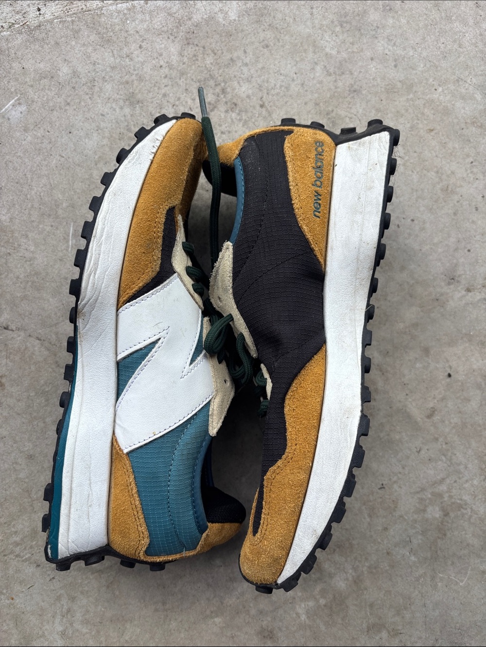 Women’s Casual New Balance Sneakers - Turquoise/Black/Camel
